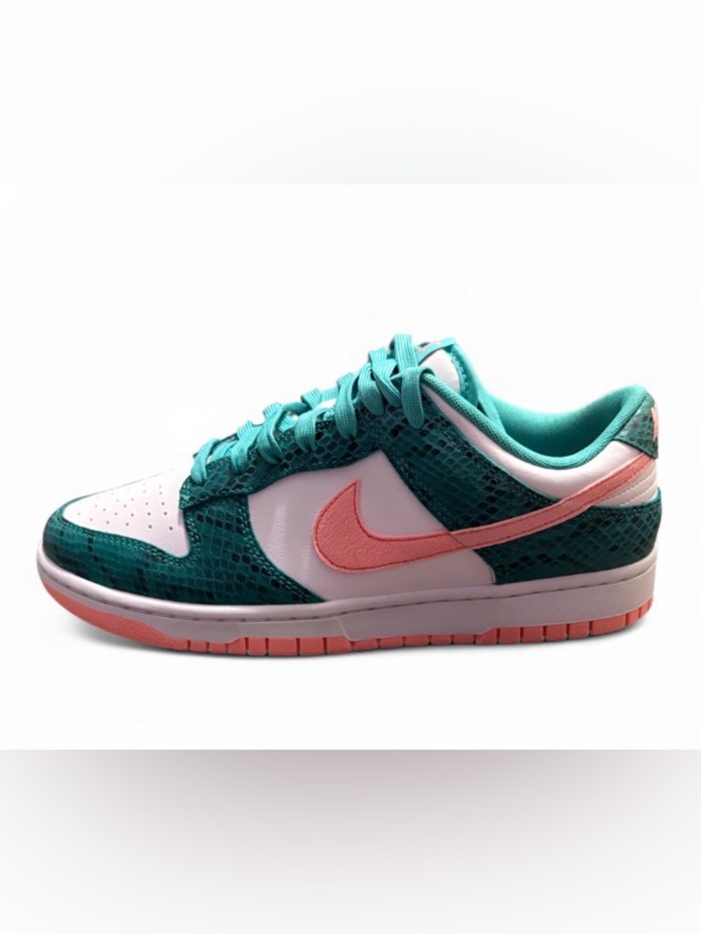 Nike Women's Low-Top Sneaker in Teal and Coral